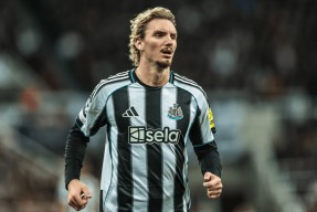 体育赛事APP-切尔西客场战胜纽卡斯尔，豪取三分(切尔西客场战胜纽卡斯尔,豪取三分球)