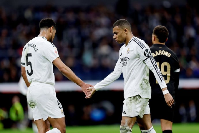 关于皇马客场完胜瓦伦西亚,夺得三分稳居积分榜首的信息 关于皇马客场完胜瓦伦西亚,夺得三分稳居积分榜首的信息